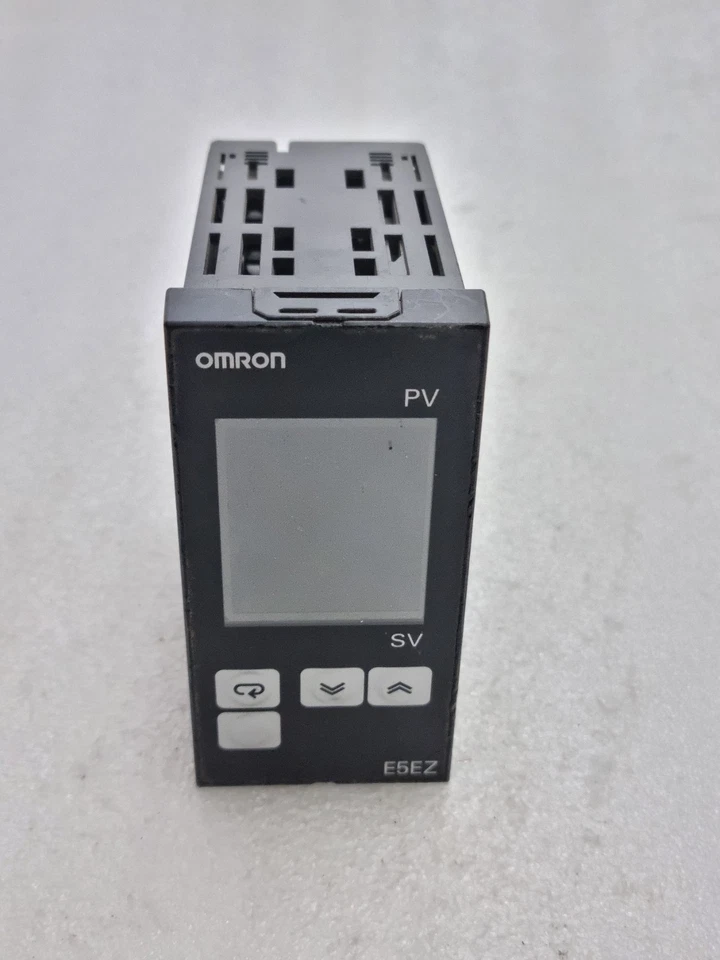 1 PCS Omron E5EZ-C3T Temperature Controller 100 to 240 Vac E5EZC3T(USED WORKING)